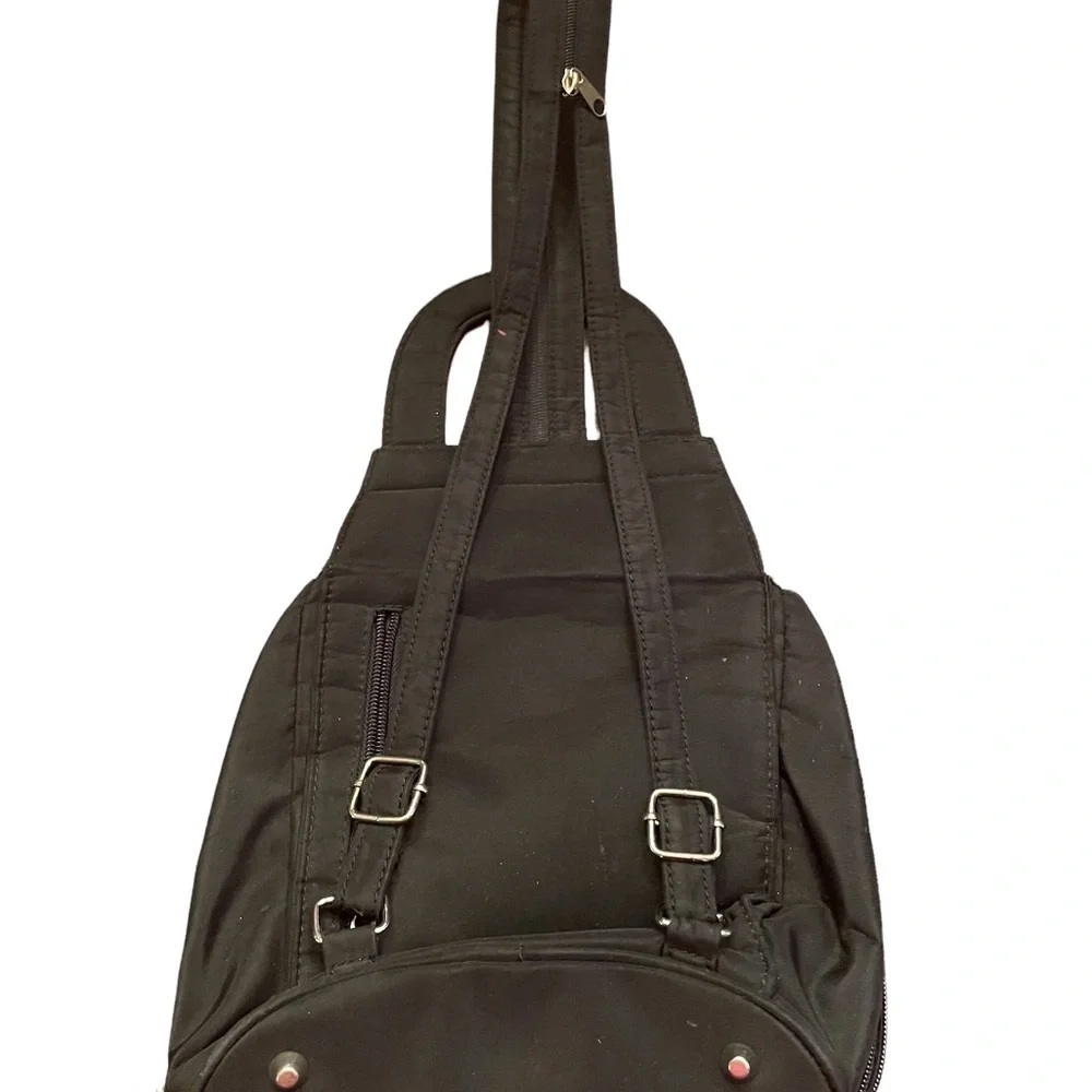 Spar Backpack/purse,‎ black, footed bottom